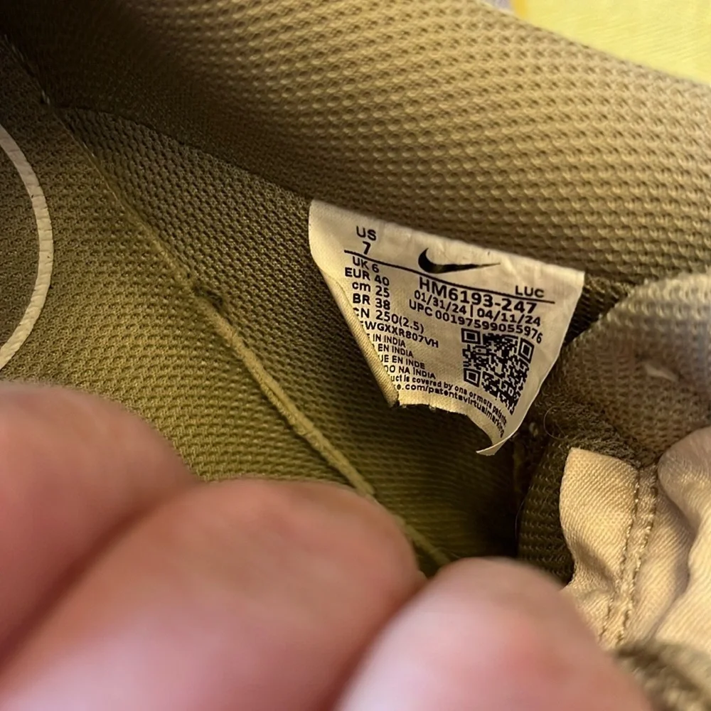Nike kidsGray Sneakers size 7 US